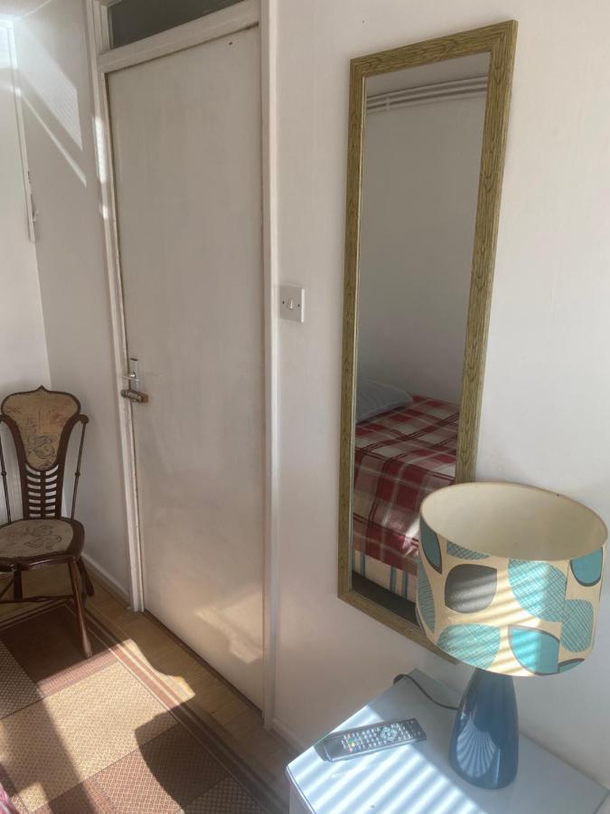 Ferienwohnung Travelling Stop Swindon Exterior foto