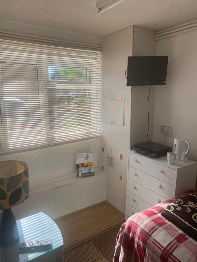 Ferienwohnung Travelling Stop Swindon Exterior foto