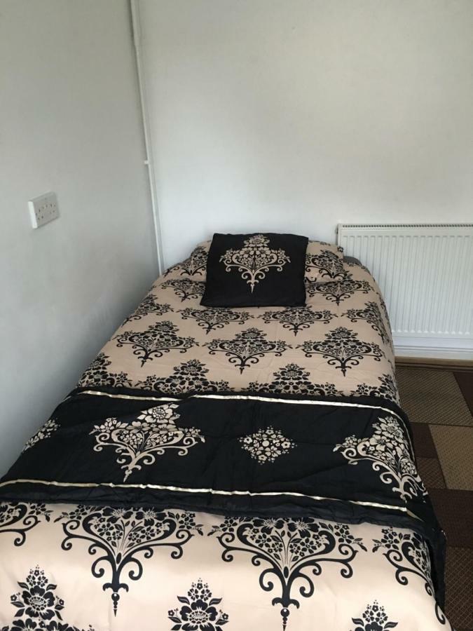 Ferienwohnung Travelling Stop Swindon Exterior foto
