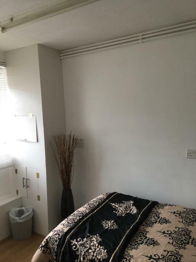 Ferienwohnung Travelling Stop Swindon Exterior foto