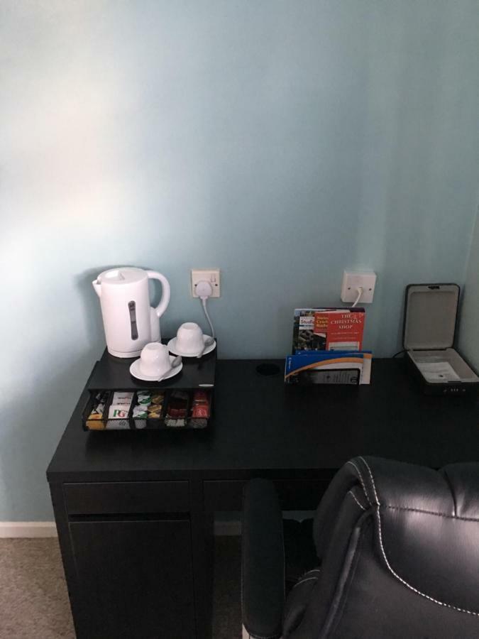 Ferienwohnung Travelling Stop Swindon Exterior foto