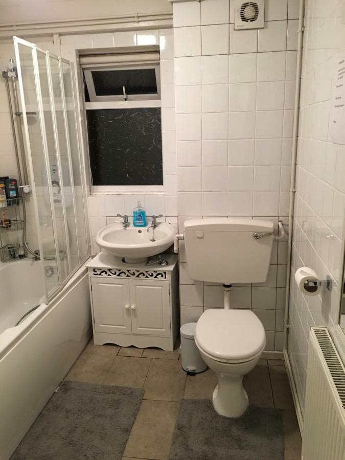 Ferienwohnung Travelling Stop Swindon Exterior foto