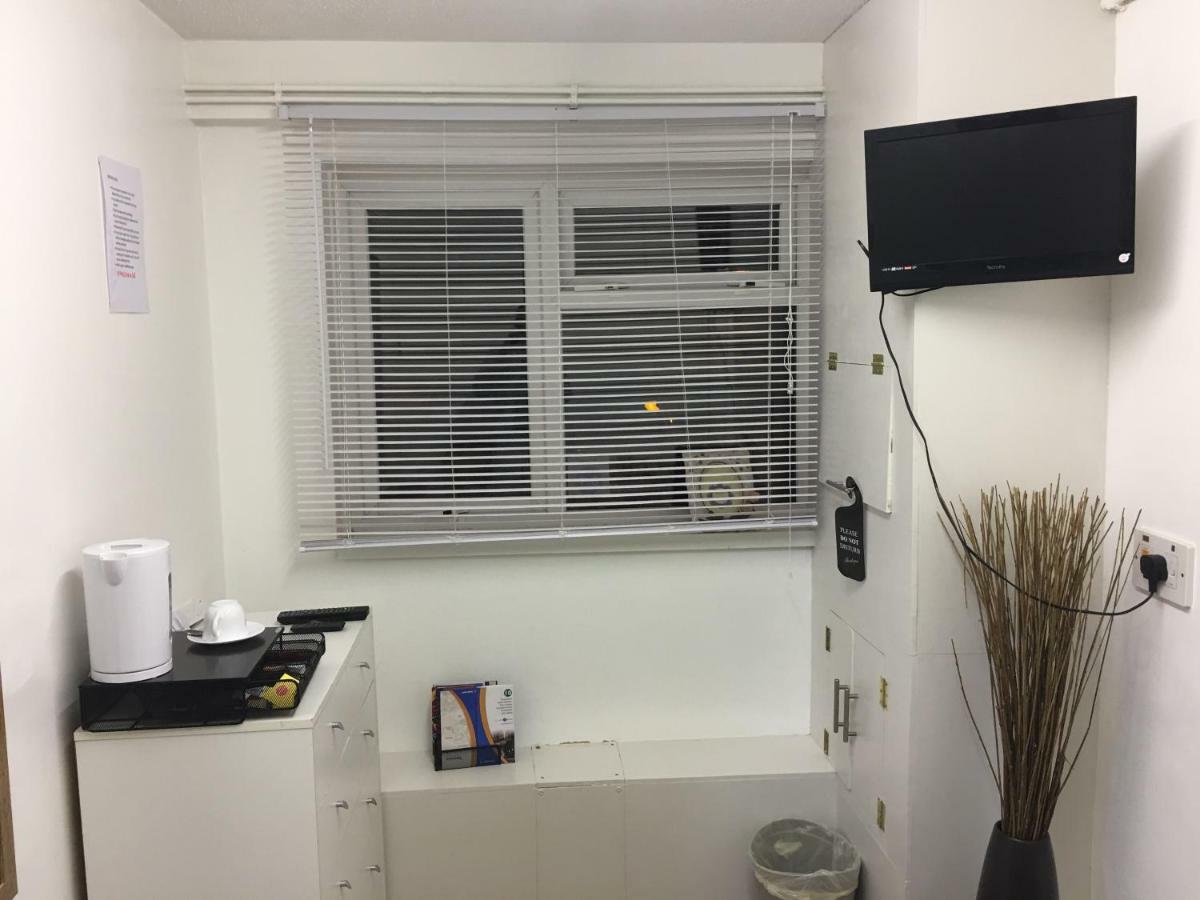 Ferienwohnung Travelling Stop Swindon Exterior foto
