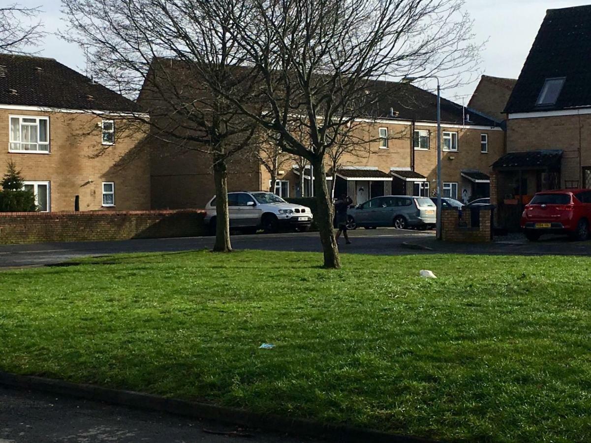 Ferienwohnung Travelling Stop Swindon Exterior foto
